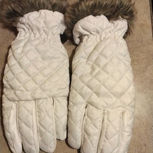 Natural Reflections Women's White And  Faux Fur Gloves.